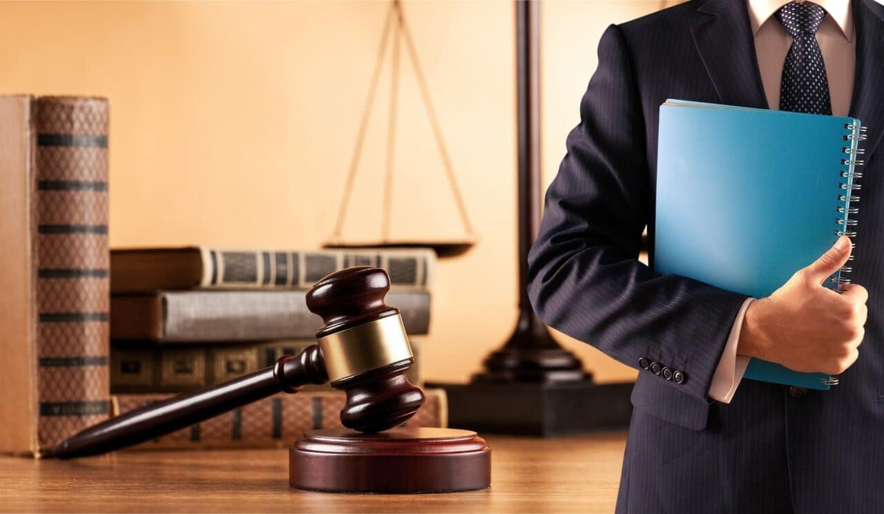Семейные споры – сложный судебный процесс, требующий участия юриста