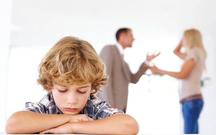 С кем остаются несовершеннолетние дети при разводе родителей?