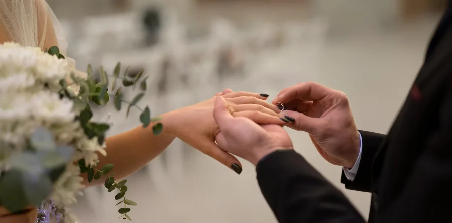 Шлюб та розлучення з інвалідом 1 групи: особливості законодавства, права, пільги та судова практика