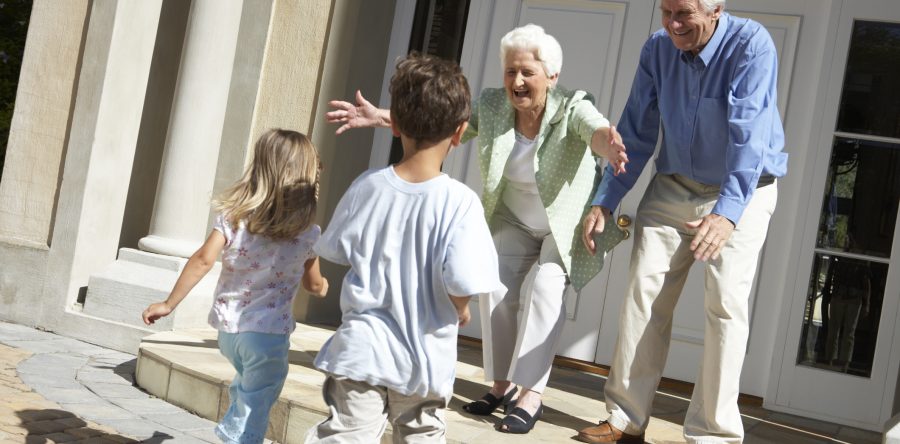 Усиновлення дитини родичами: від переваг до отримання статусу усиновлювачів